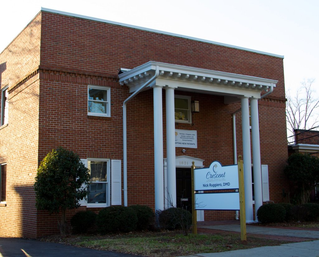 Exterior side photo: Columbia SC Prosthodontics practice of Crescent Prosthodontics